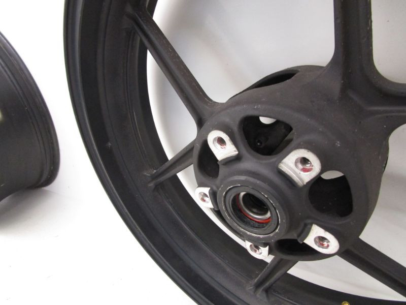04 Kawasaki Ninja ZX10R Front Wheel Rim 17x3.5